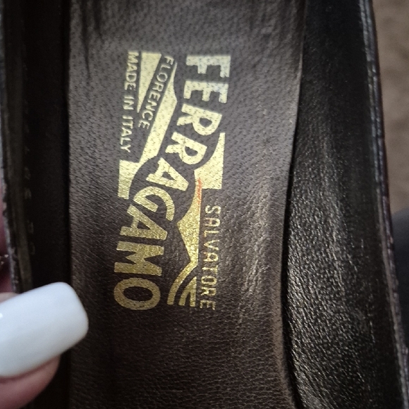 Salvatore Ferragamo Women's Black and Brown Loafers - Picture 2 of 9